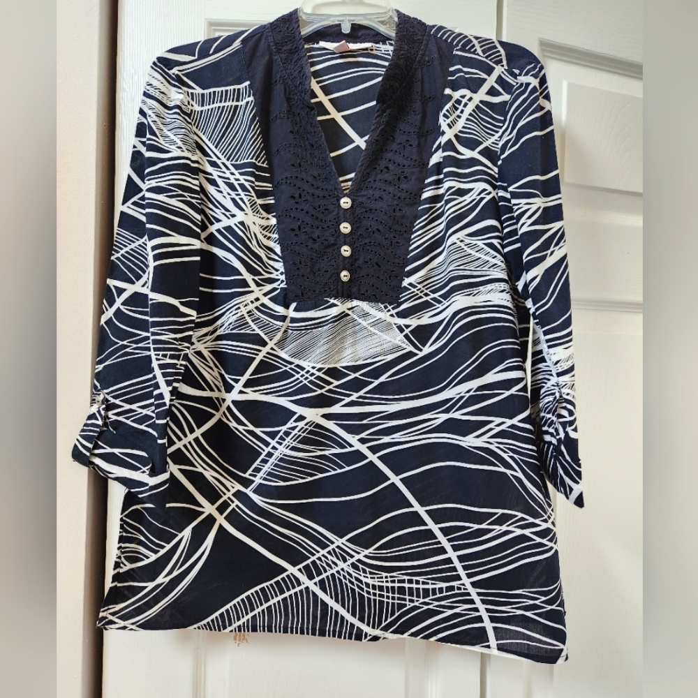 JM Collection, Size 6, Abstract design Embellished Neckline, Black&White